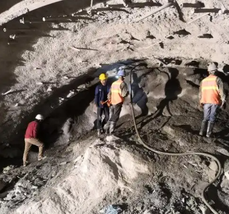 白马井镇拱顶带模注浆料的施工流程及注意事项